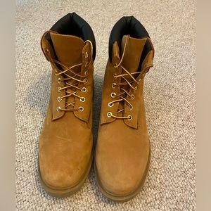 Timberland Premium
6 In Waterproof Boot
Wheat Nubuck, Size 11, Like new